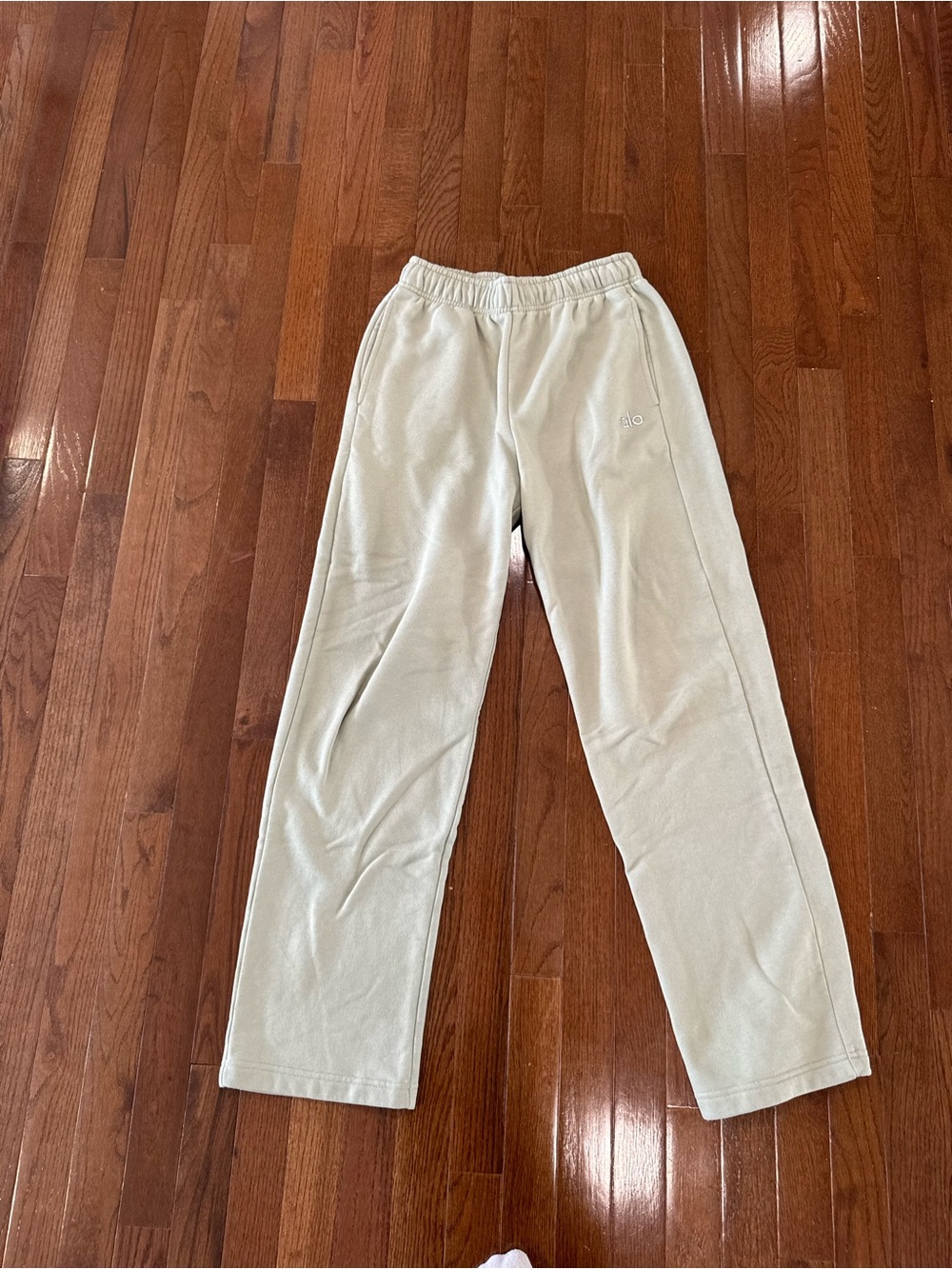 ALO Yoga Women's Straight Leg Sweatpants in Light Cactus Green